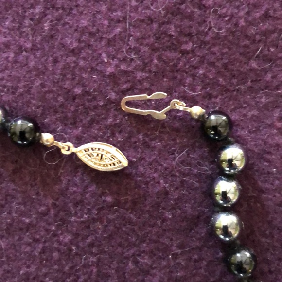 Modern motif hematite bead necklace - Picture 2 of 3